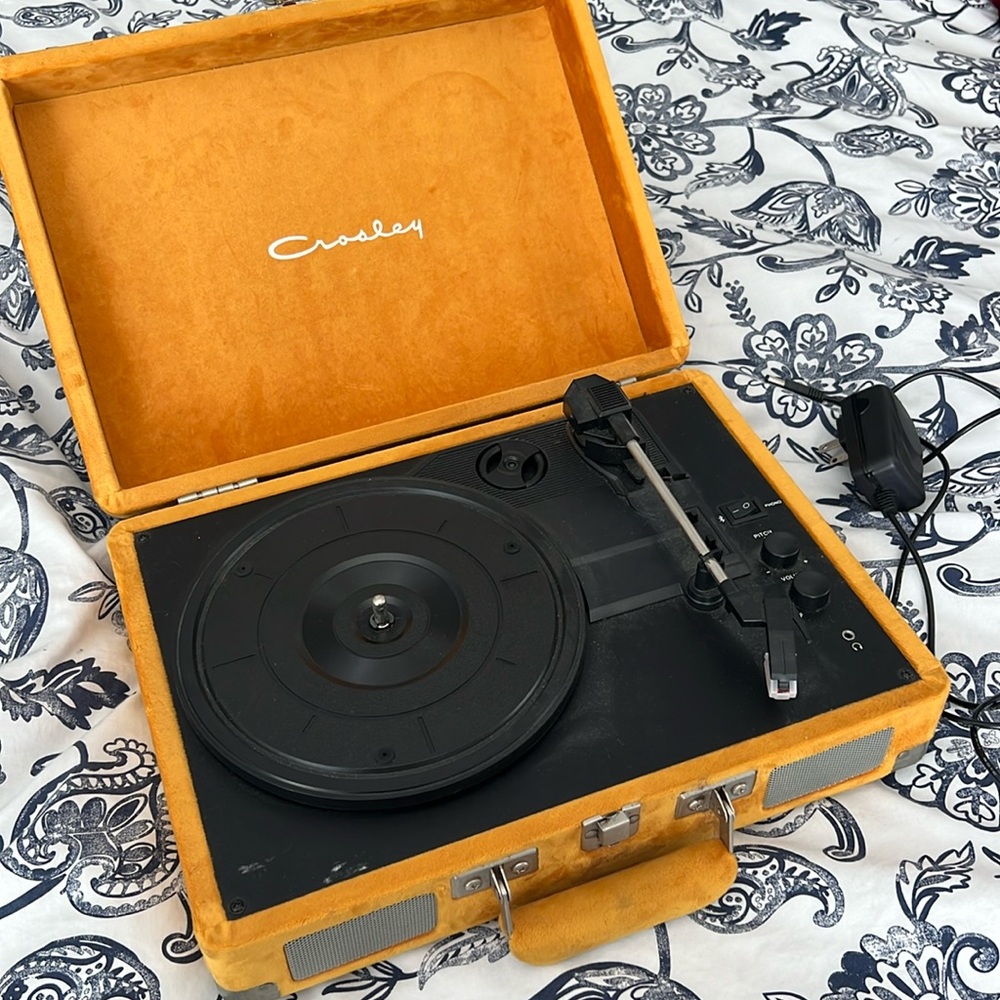 urban outfitters velvet crosley record player